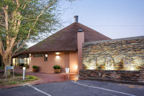 Protea Hotel Oudtshoorn Riempie Estate Extérieur Photos