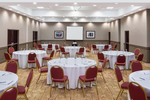 DoubleTree by Hilton Hotel Newark Airport Business Facilities Photos