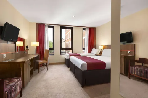 Ramada by Wyndham Hounslow - Heathrow East Rooms Photos
