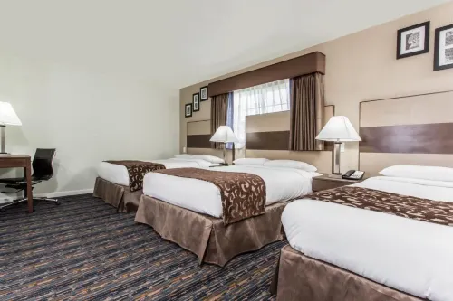 Howard Johnson by Wyndham Berkeley Rooms Photos
