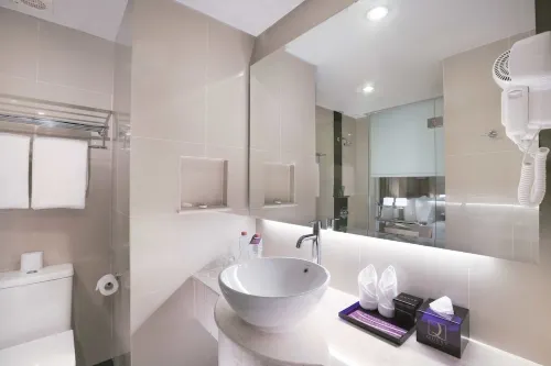 Quest Hotel Darmo Surabaya Kamar Photos