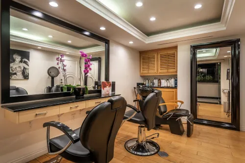 Beverly Hills Plaza Hotel & Spa Leisure & Recreation Photos