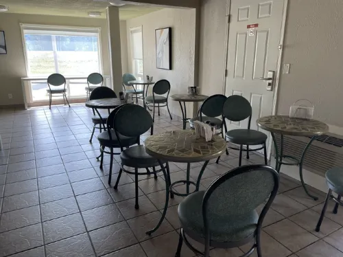 Baymont by Wyndham Hinton Restauration Photos