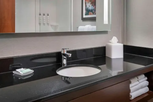 Fairfield Inn & Suites Great Barrington Lenox/Berkshires Rooms Photos