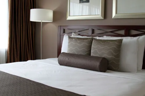 Red Lion Inn and Suites Victoria Kamar Photos