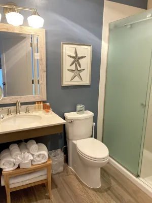 Sand Pebbles Inn Photos