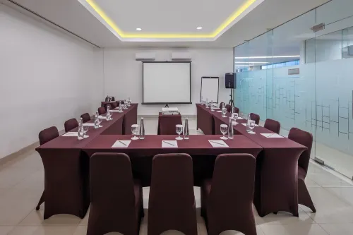 Amaris Hotel Pancoran Business Photos