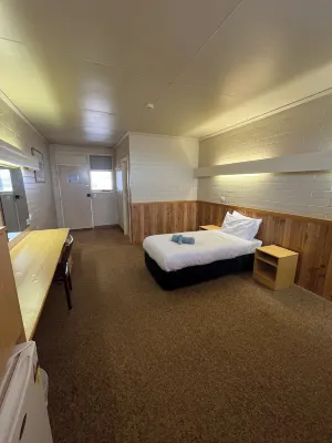 Opal Inn Hotel, Motel, Caravan Park Chambres Photos
