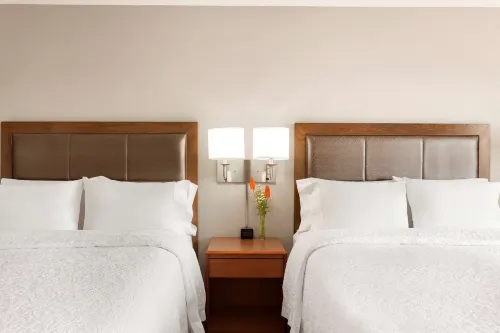 Hampton Inn & Suites Denver-Cherry Creek Rooms Photos