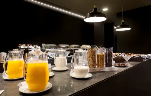 Neat Hotel Avenida Restauration Photos