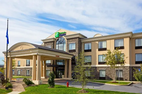 Holiday Inn Express & Suites Chester-Monroe-Goshen Featured Photos