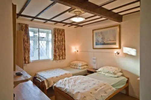 Oakwood Bed and Breakfast Heathrow Photos