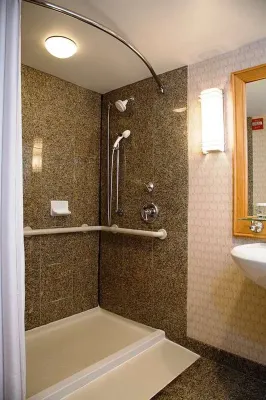 Embassy Suites by Hilton Chicago O'Hare Rosemont Photos