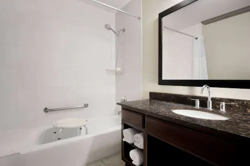 Baymont by Wyndham Monterey Park Zimmer Photos