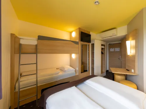 B&B HOTEL Oberhausen am Centro Photos