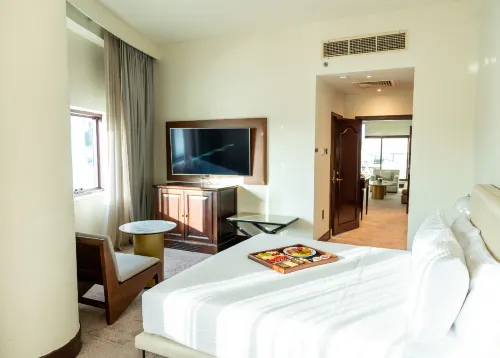 Majestic Cove Hotel Huoneet Photos