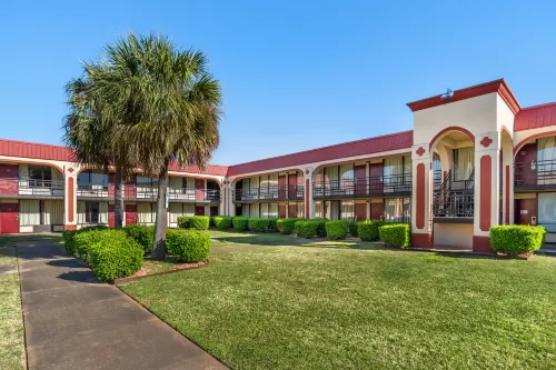 Red Roof Inn Montgomery - Midtown Exterior Photos