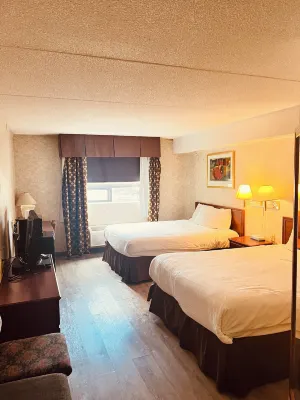 Lexington Inn & Suites-Windsor Rooms Photos