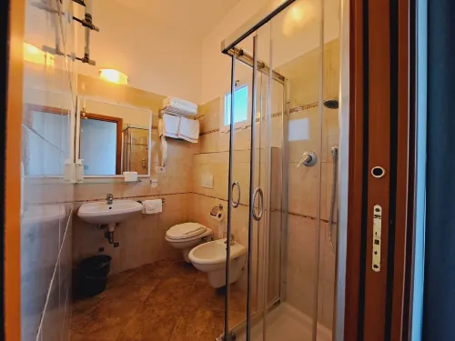 Hotel Butterfly Wellness & Spa Kamar Photos