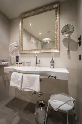 BEST WESTERN Plus Hotel Goldener Adler Innsbruck Zimmer Photos