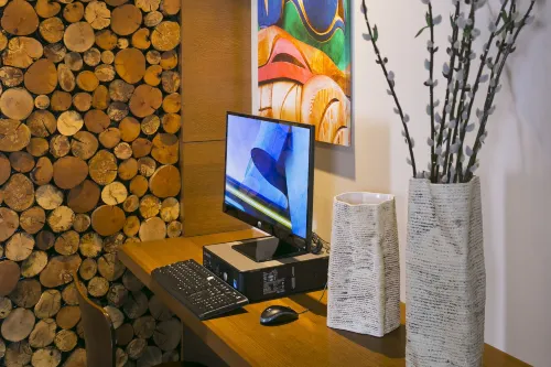 Accent Inns Victoria Business Photos