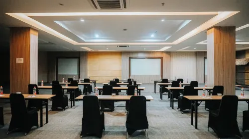 Ascent Premiere Pasuruan Fasilitas Bisnis Photos