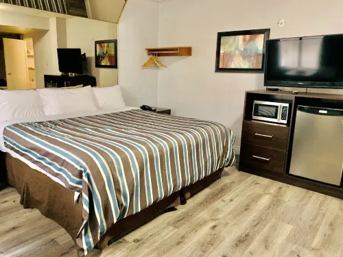 Deluxe Inn Photos