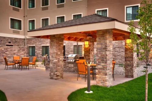 Staybridge Suites Bismarck Exterior Photos