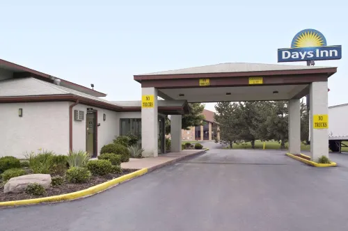 Days Inn by Wyndham Plainfield Номера Photos