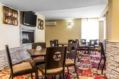 Comfort Inn & Suites East Hartford - Hartford Restauration Photos