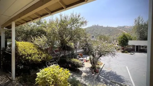 Mariposa Lodge Exterior Photos