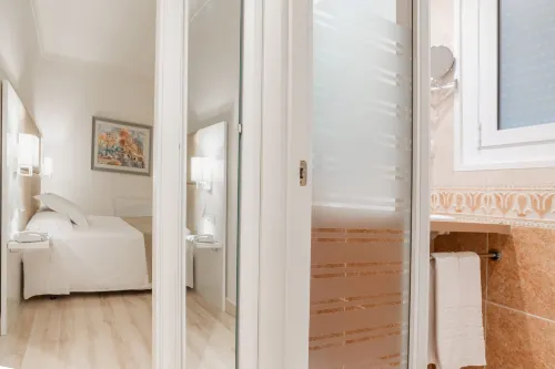 Hotel Pirineos Figueres by Pierre & Vacances Rooms Photos