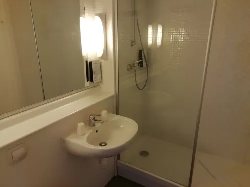 Hôtel Kyriad Direct Montpellier Saint Jean de Vedas La Peyriere Chambres Photos