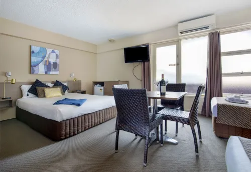The Metropolitan Spring Hill Kamar Photos