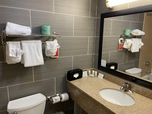 Ramada by Wyndham Rochelle Park Near Paramus Rooms Photos