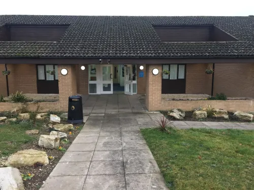 Days Inn by Wyndham Sutton Scotney South Außen Photos