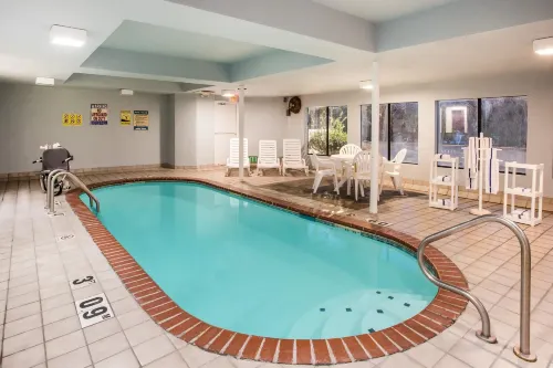 Days Inn by Wyndham Blue Springs Freizeit und Erholung Photos