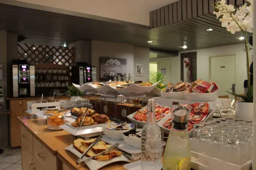 Hôtel Kyriad Montpellier Centre-Antigone Restauration Photos