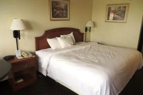 Days Inn by Wyndham Plainfield Photos