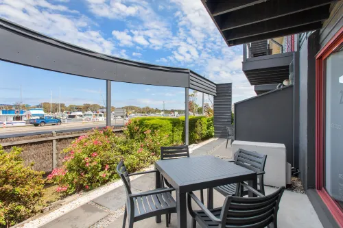 Mariners Cove Waterfront Motel and Apartments Public Areas Photos
