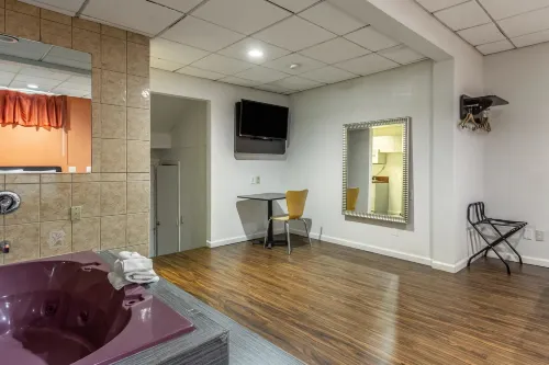 Motel 6 Elizabeth, NJ - Newark Liberty Intl Airport Featured Photos