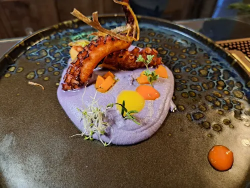 Hotel Butterfly Wellness & Spa Makanan Photos