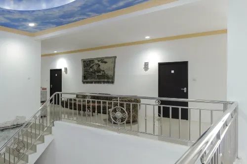RedDoorz Near Sam Ratulangi Airport Manado Espaces publics Photos