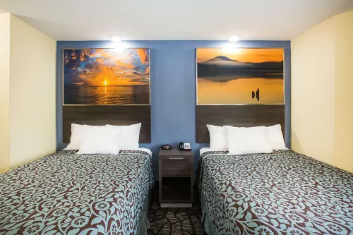 Days Inn by Wyndham Blue Springs Zimmer Photos