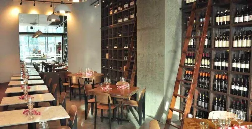 Element Vancouver Metrotown Dining Photos