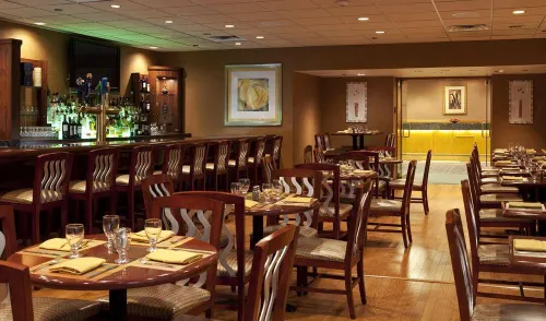 DoubleTree by Hilton Newark Penn Station Restauration Photos