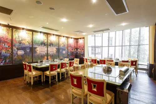 Crowne Plaza - Minsk, an IHG Hotel Restauration Photos