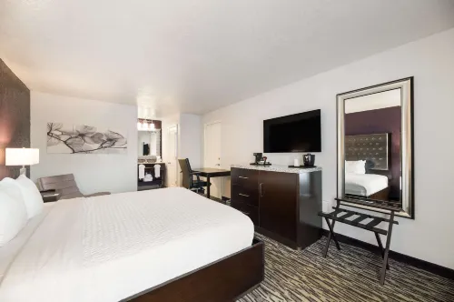 Clarion Inn & Suites Across from Universal Orlando Resort Photos