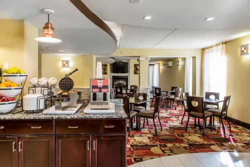 Comfort Inn & Suites East Hartford - Hartford Restauration Photos
