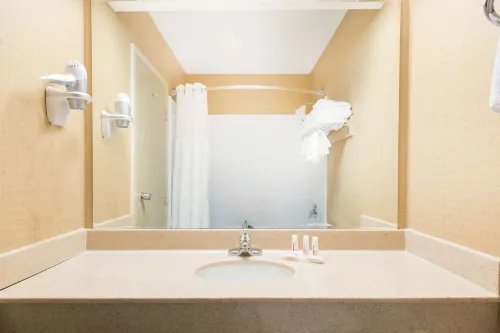 Ramada by Wyndham St. Johns Chambres Photos